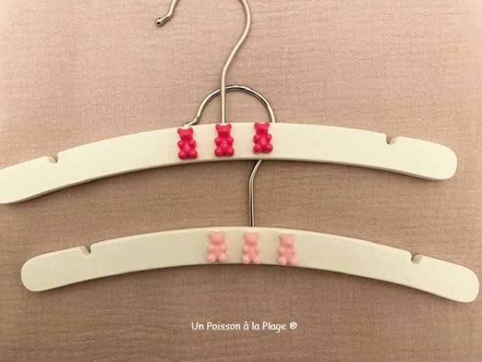 Lot de 2 cintres enfant  