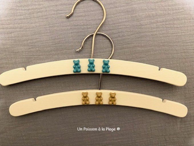 Lot de 2 cintres enfant  